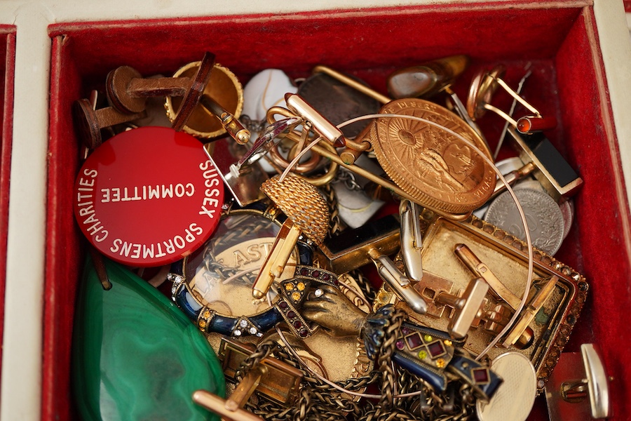 A collection of jewels and accessories, comprising: an Edwardian seed pearl heart-shaped locket in gold, length 2.1cm, stamped 9ct, gross weight approximately 3.5 grams; a coral and cultured pearl bracelet in 9ct gold, l